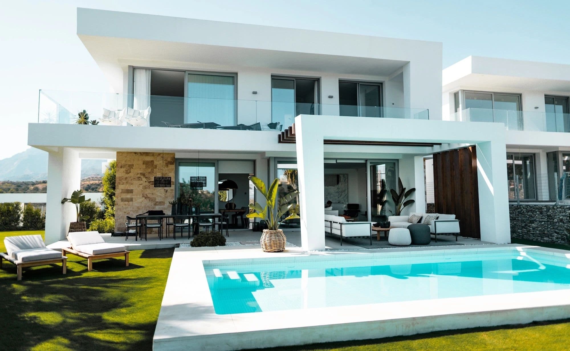 Why you should contact a conveyancer before you sign a contract